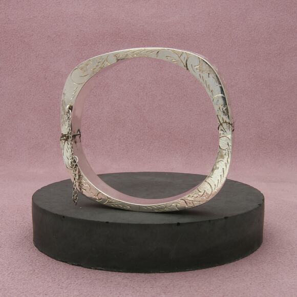 sterling silver vintage etched squared bangle bracelet size 6.75in - Picture 3 of 3